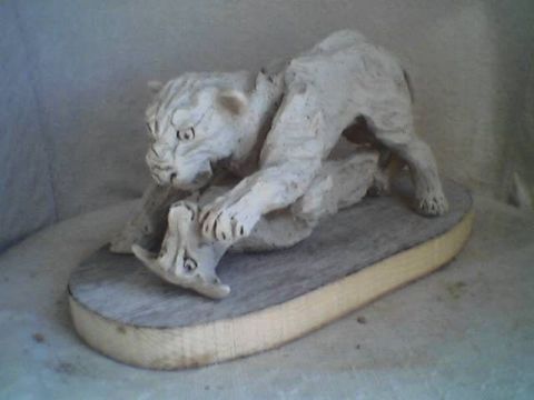 lionne attaquant une gazelle - Sculpture - orla