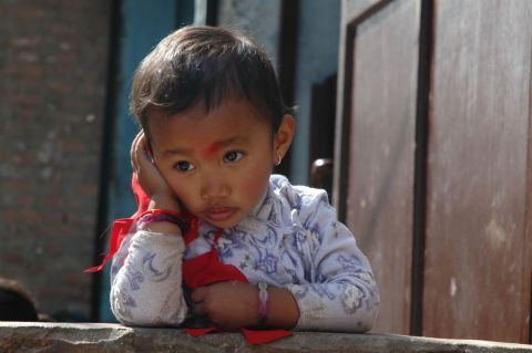 L'artiste oliwood - Jeune fille de kathmandou