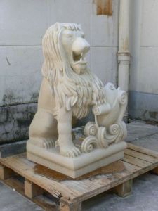 Sculpture de elkoh: lion  pierre de richemont