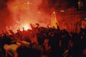 Voir cette oeuvre de SALAH: La foule des Marseillais