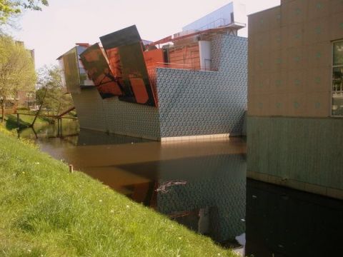 Architecture deconstruite - Photo - volontaire