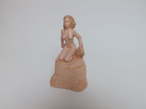 femme nue aux longs cheveux en terre cuite cirée - Sculpture - naga