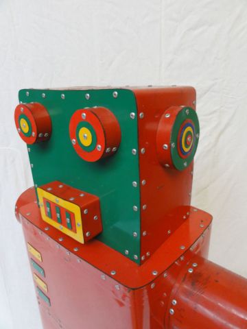 L'artiste Cyrille Plate - Robot rouge