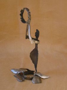Voir cette oeuvre de catherine vaganay metal sculpture: Honoring Muse