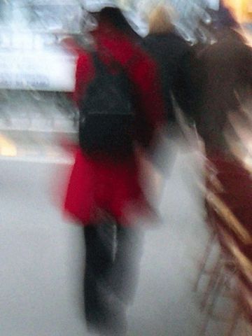 La femme en rouge (Woman in red) - Photo - olivier georgeon