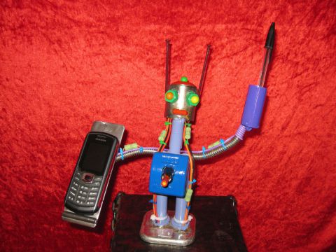 L'artiste bellagamba  gilles - support  robot pour portable  et stylo