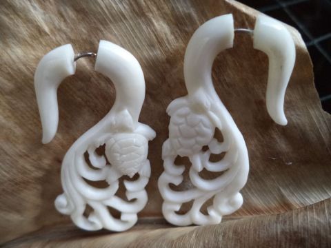 L'artiste Bali-creation - faux ecarteur en os