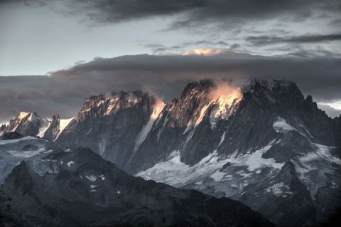 L'artiste Renatus - Lever de soleil sur le massif du Mont Blanc