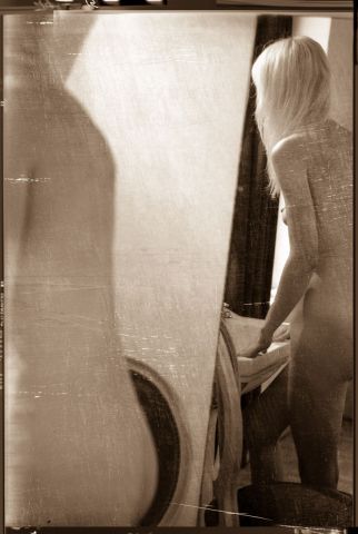 femme à l'évier 2  - Photo - Piero